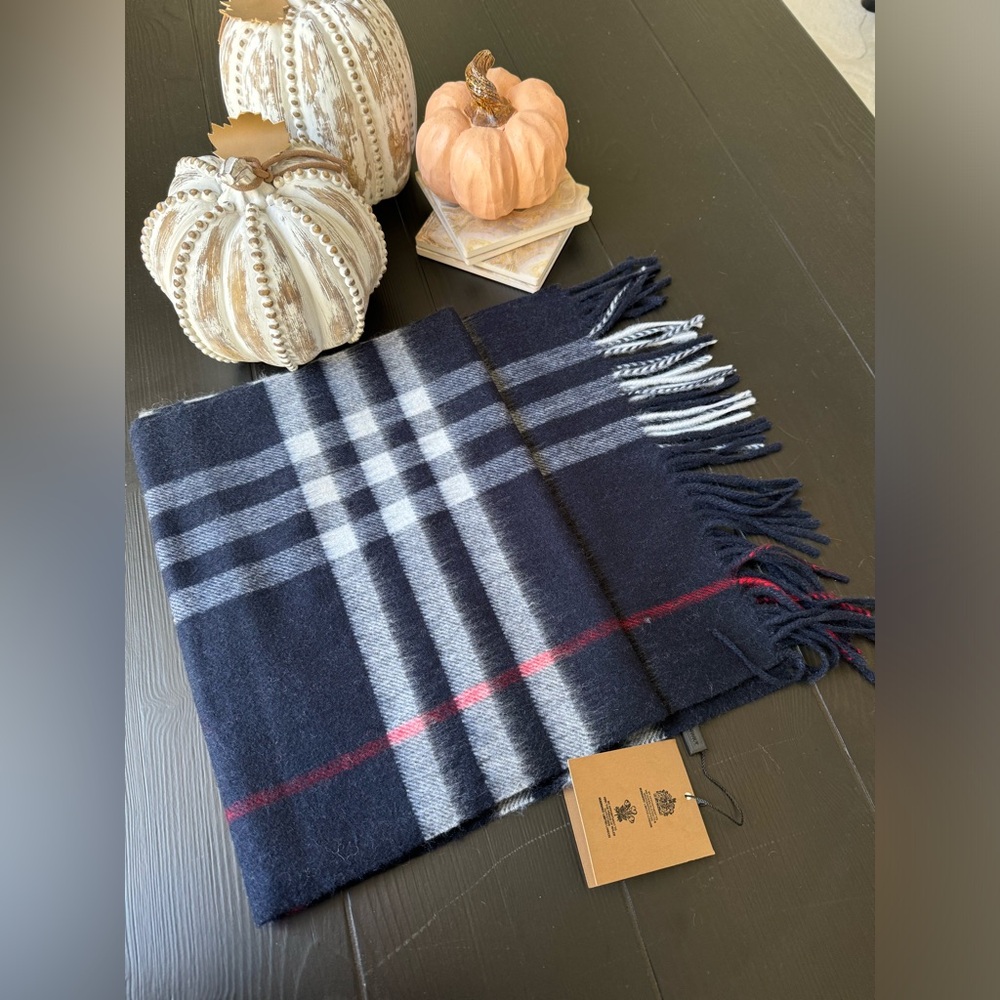 Burberry check cashmere scarf, navy blue, NWT